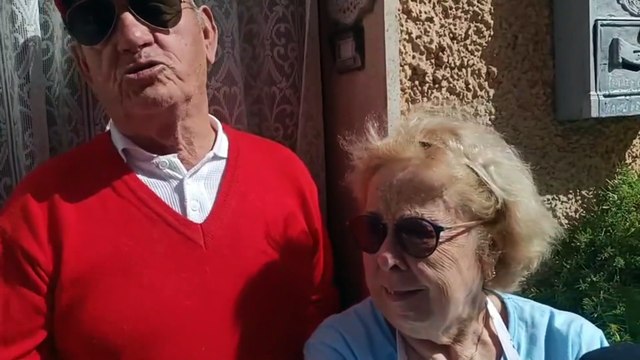 Navigantes, la curiosit? e l'emozione dei carlofortini di fronte ai 400 in abiti tradizionali sardi