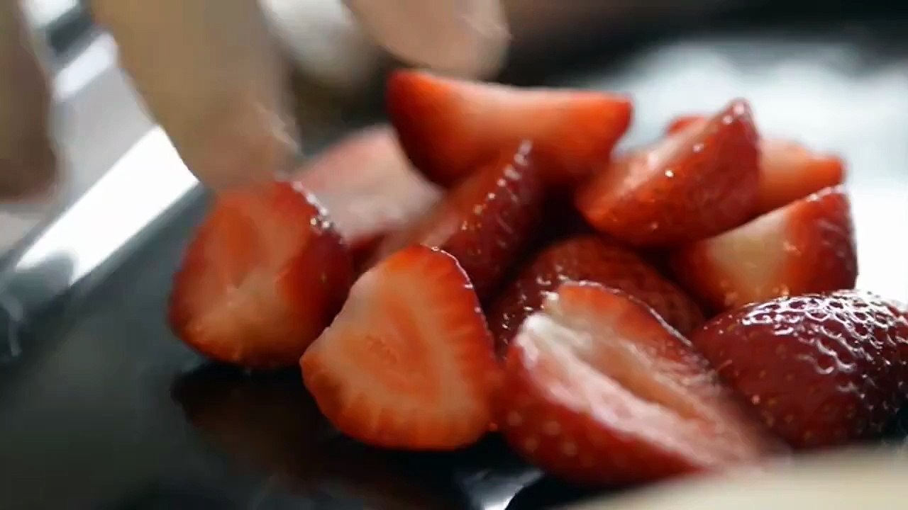 أسهل الخطوات لتحضير شطيرة جبنة البري بالفريز