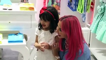 جويل: لا أمانع صبغ شعر ابنتي أيضاً باللون الزهري