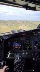 Sosyal medyada nefes kesen görüntü! Pilotun gözünden uçak indirme anı