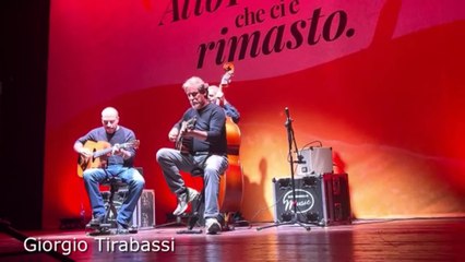 Premio Mattia Torre, la cerimonia a Viterbo: la commozione di Geppi Cucciari e il cast di «Boris» ricordando il regista romano