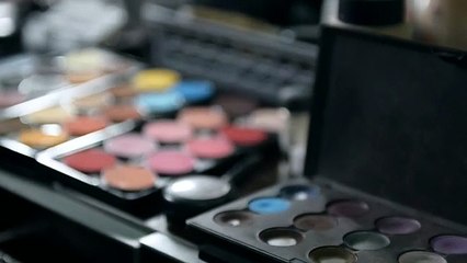 نبيل مخول يقدم لك مكياج لليلة رأس السنة