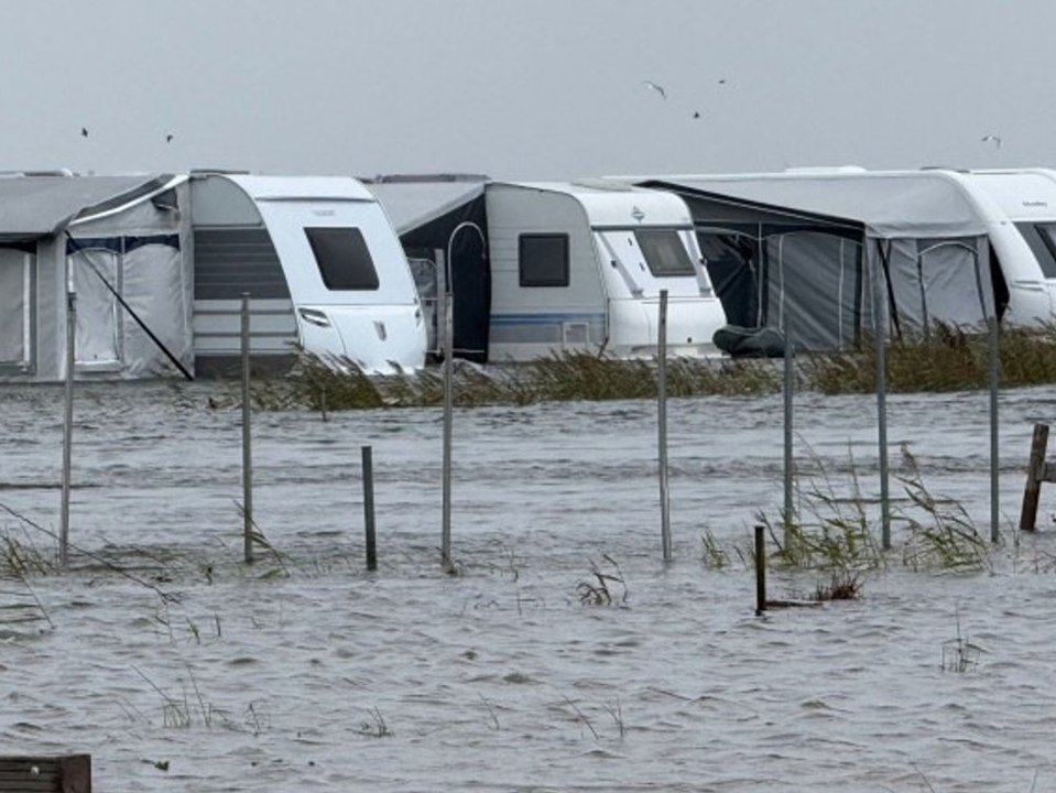Überflutet! Campingplatz in Norddeutschland steht unter Wasser
