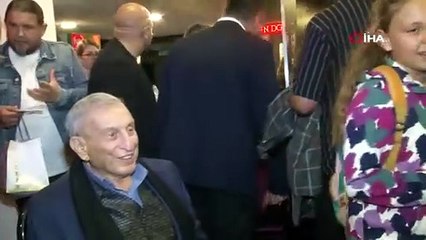 Tiyatro efsanesi 98 yaşındaki Haldun Dormen, ’Hisseli Harikalar Kumpanyası’ ile rekor kırdı