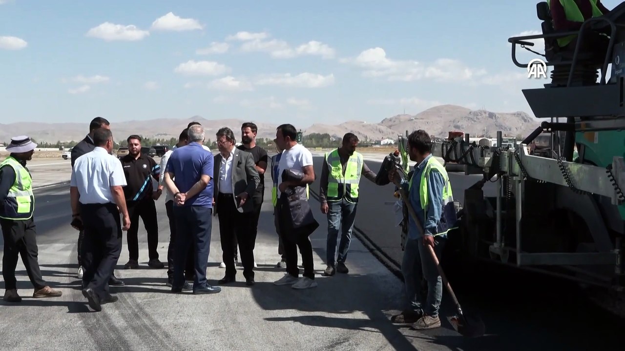Van Ferit Melen Havalimanının pistini yenileme çalışmalarında 300 personel çalışıyor