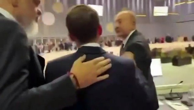 Líderes de França, Albânia e Azerbaijão 'apanhados' a rir-se de Trump