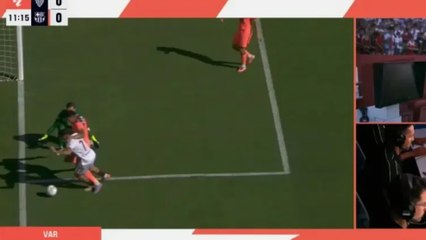 Burrull y el penalti de Araujo: "Es una pugna y no puede ser que lo pite Del Cerro desde el VAR"