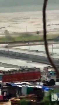 🇳🇵🇧🇹🇮🇳🌧️ FLASH | De fortes pluies dans le sud du massif de l’Himalaya ont causé des inondations et des glissements de terrain en Inde et au Népal. Le bilan fait état d’au moins 60 morts.