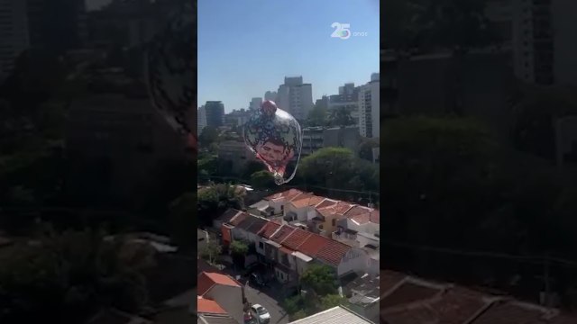 Balão cai, atinge residências e pega fogo na Vila Mariana (SP) #shorts