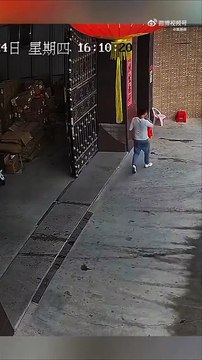 Lui il a dû arreter de fumer depuis...