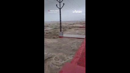 La rivière Koshi en crue après les inondations meurtrières au Népal