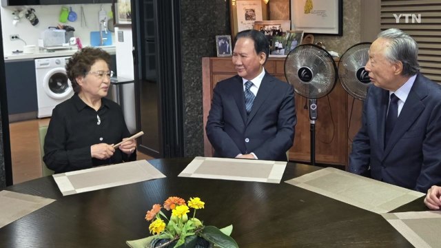 권노갑, 노무현 전 대통령 묘역 첫 참배...권양숙 여사와 차담도 / YTN