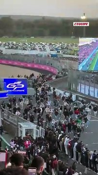 La piste envahie par des centaines de fans après la course du GP Explorer 3 - Auto - GP Explorer 3