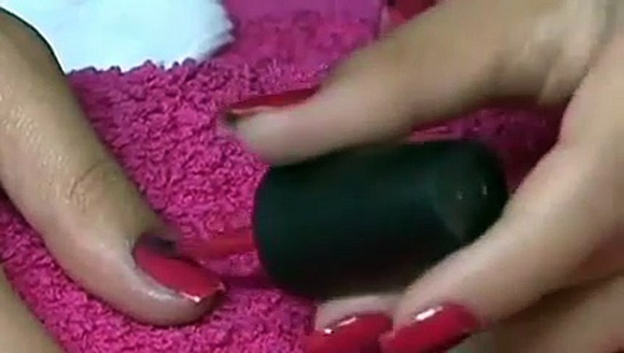 طلاء اظافر بثلاث ألوان