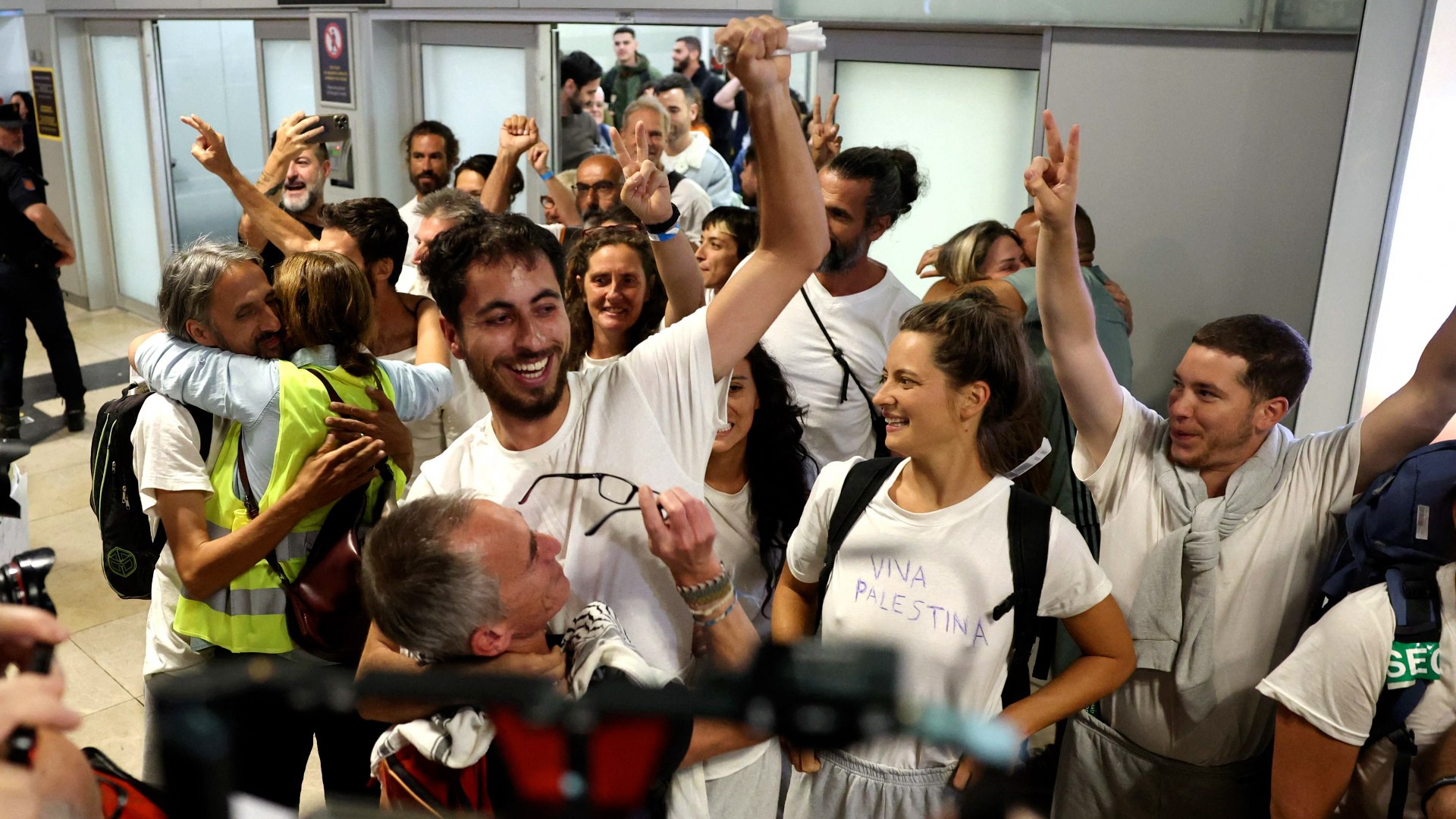 Ada Colau y otros 20 españoles activistas de la Flotilla llegan a España