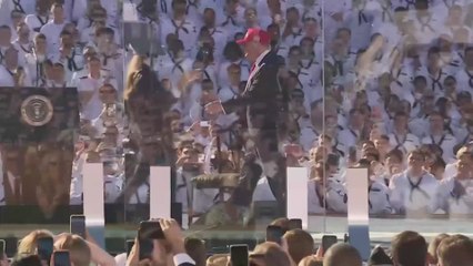 Trump & Melania Kiss Moment