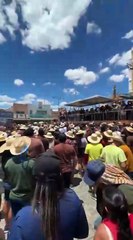 Fieis participam do arriamento das bandeiras de São Francisco em Canindé