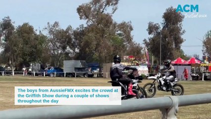 Show attacts hundreds on near perfect day