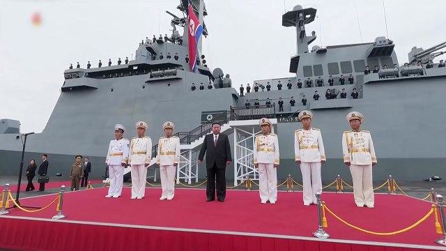 김정은, 구축함 최현호 참관... 해군력 전면적 확대 / YTN