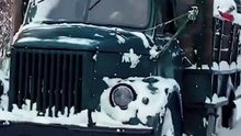 Sauvetage d’un Camion Coincé dans la Tempête de Neige 🚛 | Hiver Extrême en Europe #CamionDansLaNeige #AventureHivernale