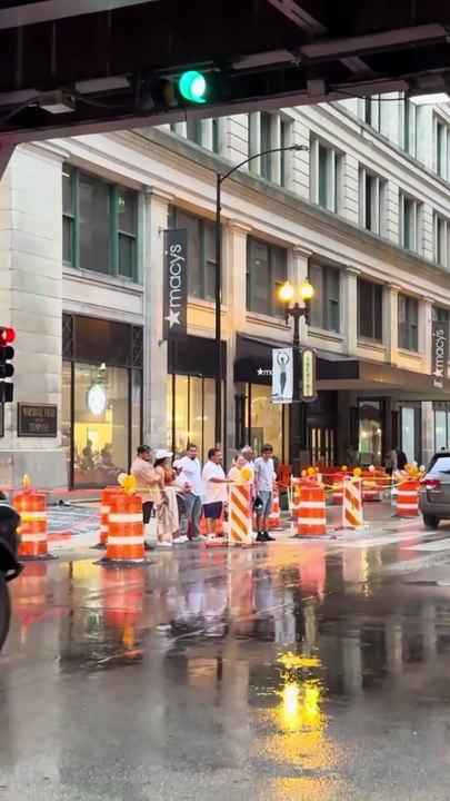 Sons de pluie en ville avec ambiance française : Relaxation et bien-être #SonsDePluie #MusiqueFrançaise