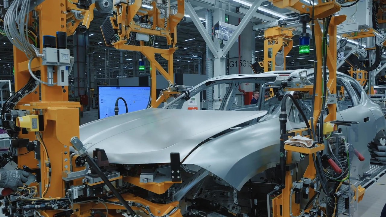 Das neue BMW Group Werk Debrecen mit der Serienproduktion des BMW iX3 - Der Karosseriebau