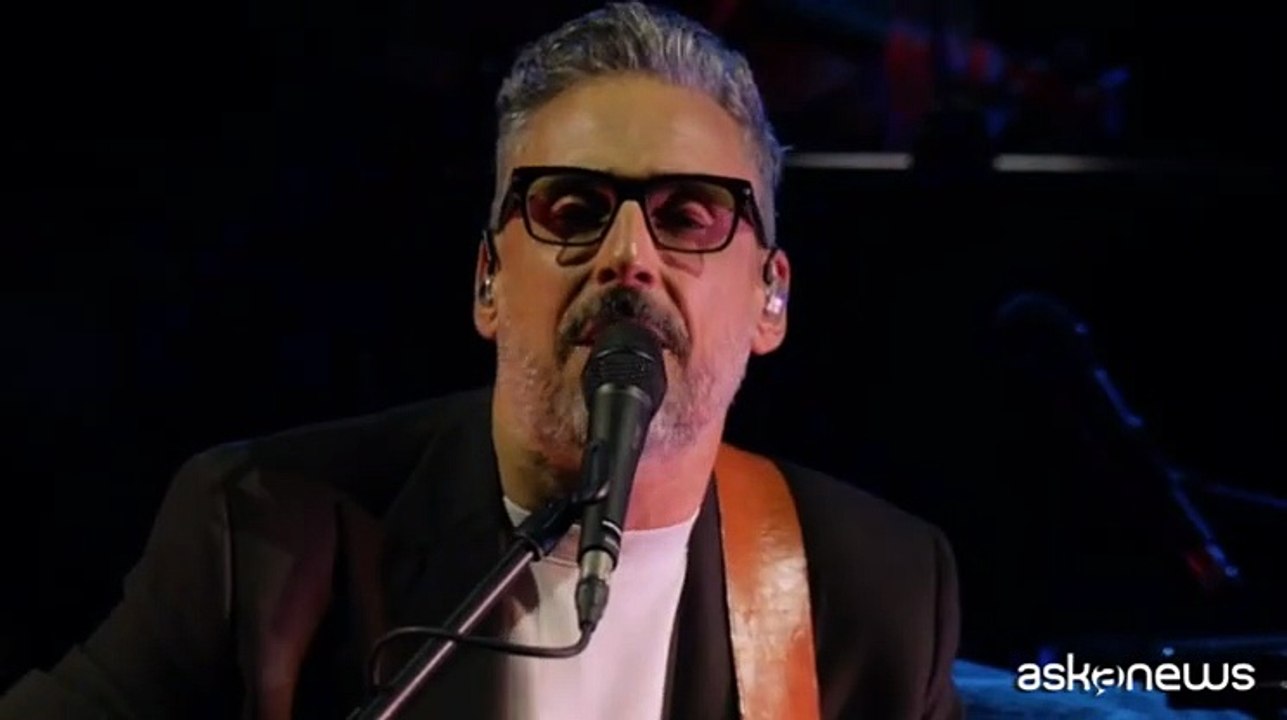 Brunori Sas emoziona all'Arena di Verona tra musica e impegno per Gaza