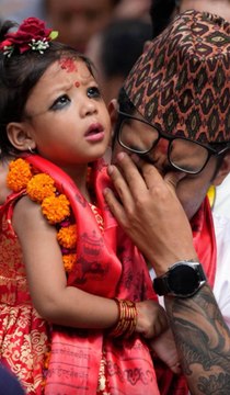 Aryatara Shakya, de 2 años, es la nueva “diosa viviente” de Nepal
