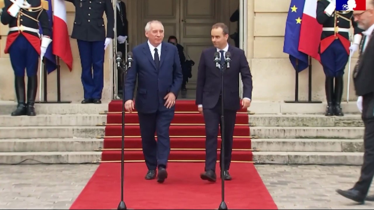 Dimite el primer ministro de Francia