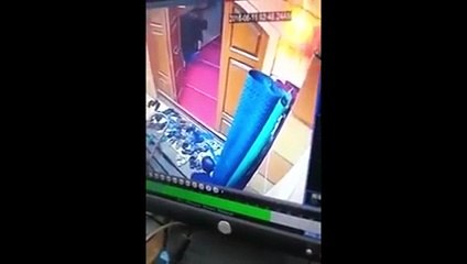 فيديو..ماذا فعل هذا الرجل في نهار رمضان!