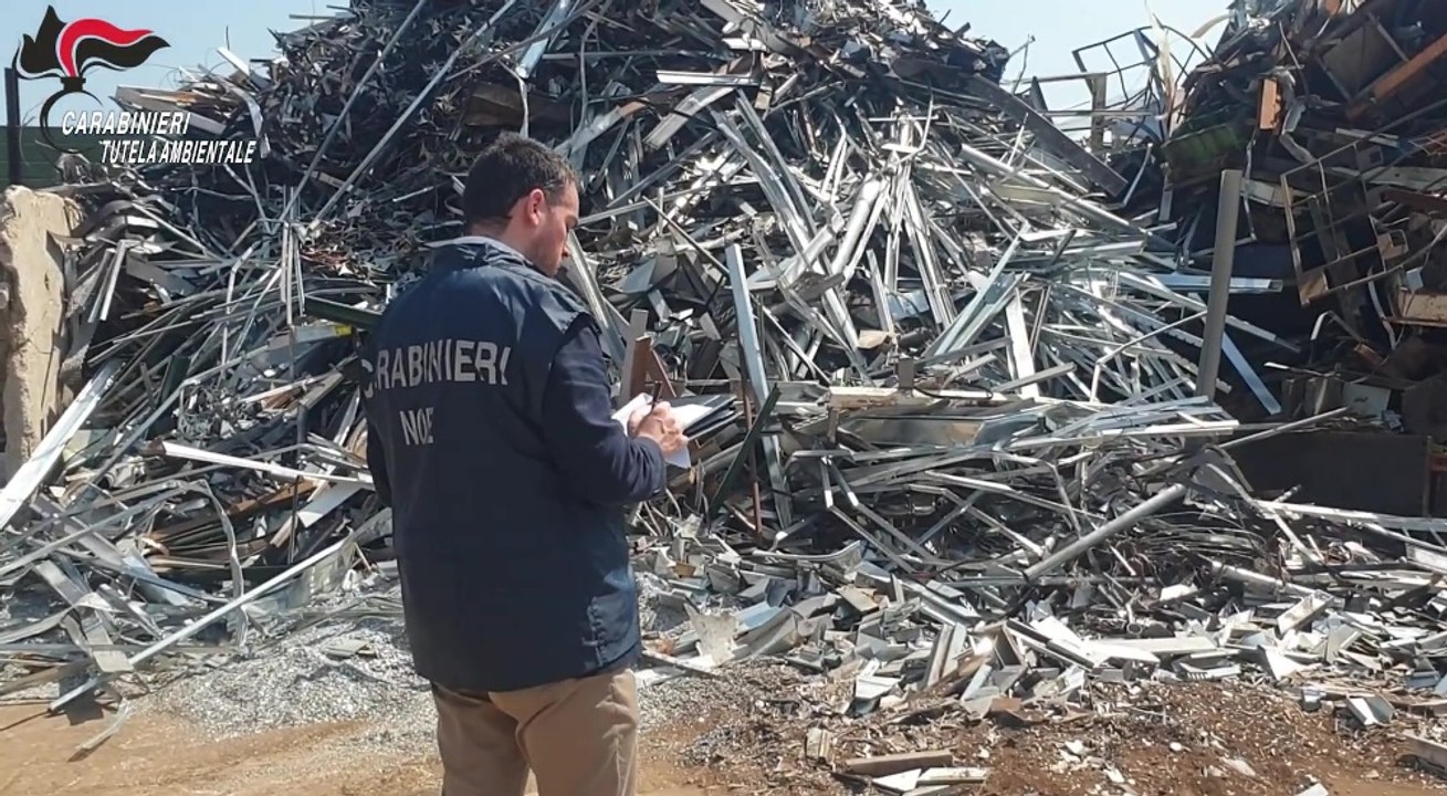 Napoli, spedizione illegale di rifiuti verso Turchia: sequestro al porto (06.10.25)