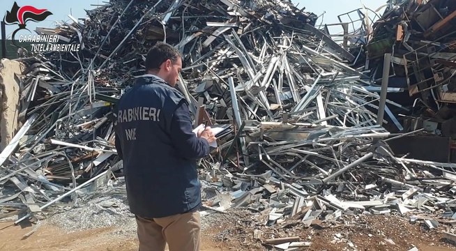 Napoli, spedizione illegale di rifiuti verso Turchia: sequestro al porto (06.10.25)