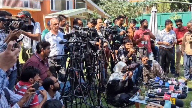 صحافت کا بدلتا چہرہ: سچ دب رہا ہے، صحافی ٹوٹ رہے ہیں، سوشل میڈیا شور مچا رہا ہے