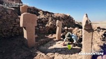 Karahantepe'de yeni keşif: 'T' biçimli dikilitaş bulundu