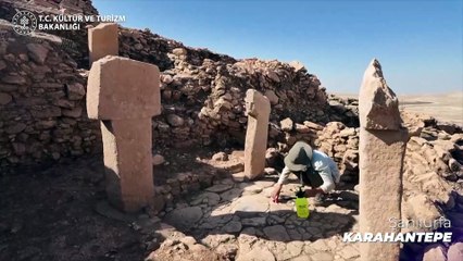 Karahantepe'de yeni keşif: 'T' biçimli dikilitaş bulundu