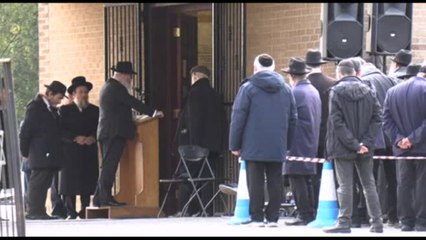 A Manchester la comunità ebraica al funerale di Adrian Daulby