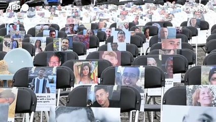 Berlino, alla Porta di Brandeburgo 1200 sedie vuote per ricordare il 7 ottobre