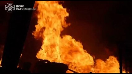 Un attacco di droni russi provoca un vasto incendio a Kharkiv