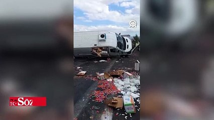 Adana'da şeker yüklü panelvan devrildi