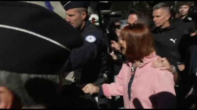 Gisèle Pelicot arriva tra gli applausi per il processo d'appello