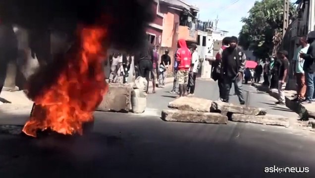 Proteste in Madagascar, studenti in piazza, scontri con la polizia