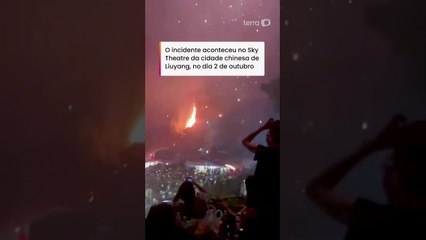 Show de drones na China sai do controle e equipamentos caem em chamas sobre o público