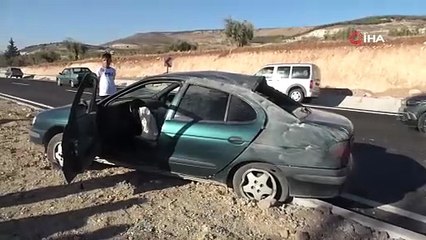 Otomobil taklalar attı, şans eseri yaralanan olmadı