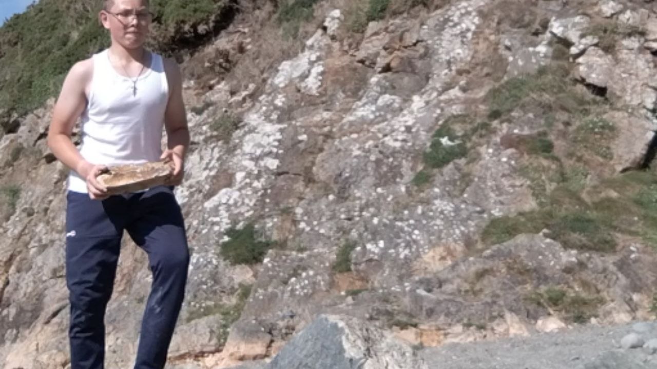 Guy tries to smash an open rock but the plan  backfires hilariously