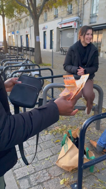 L’argent ou la sacoche ?