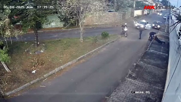 VÍDEO: Homem é agredido por guardas municipais em Itapuã após abordagem