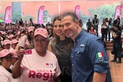 Adrián de la Garza entrega 500 Tarjetas Regia Plus a mujeres de Monterrey