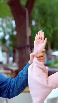 After eight years of devoted devotion, only to be betrayed and harmed by her ungrateful boyfriend, she returns to life, using her scumbag strategy system to manipulate three powerful, top-tier scumbags. She strips them of their disguises one by one, watch