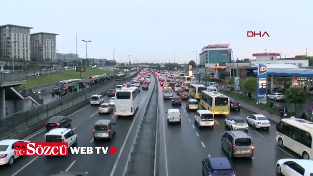 İstanbul'da yağışın etkisi ile trafik yoğunluğu oluştu