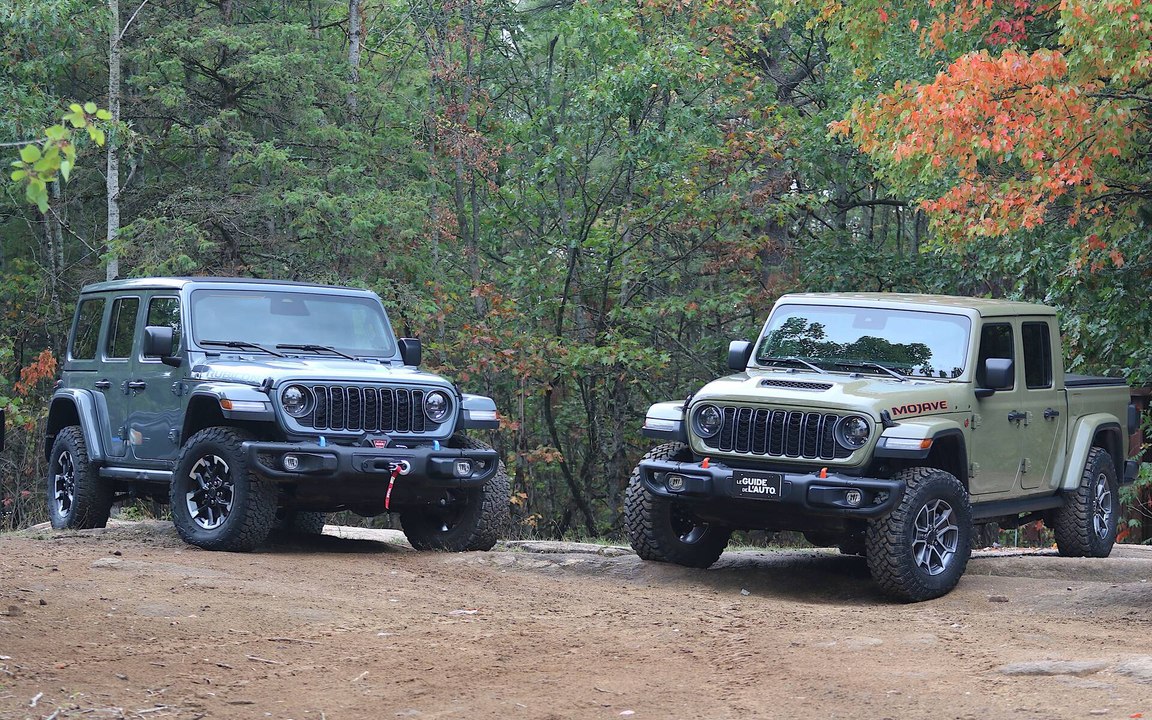 Jeep Wrangler vs Gladiator – wie schlagen sie sich auf befestigter Straße?